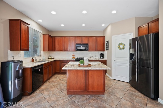 Detail Gallery Image 7 of 39 For 34229 Larksburg Ct, Lake Elsinore,  CA 92532 - 5 Beds | 3 Baths