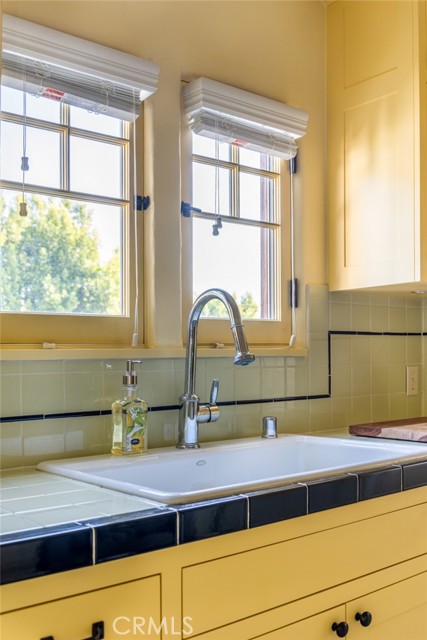 Detail Gallery Image 19 of 38 For 8246 4th St, Los Angeles,  CA 90048 - 2 Beds | 2 Baths