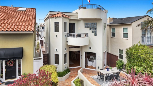 329 5th Street, Manhattan Beach, California 90266, 4 Bedrooms Bedrooms, ,2 BathroomsBathrooms,Residential,Sold,5th,SB23223879