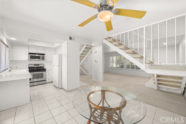7667 Whitewater Drive, Huntington Beach CA: https://media.crmls.org/medias/4e6c5e72-4db0-4827-8729-548b61dbdcfd.jpg