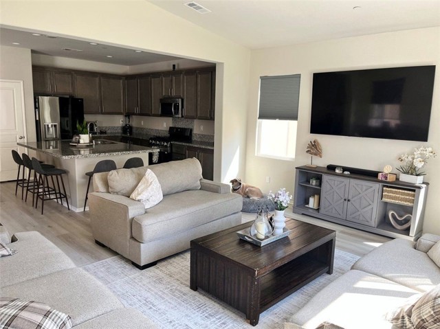 Detail Gallery Image 10 of 49 For 24637 Round Meadow, Menifee,  CA 92584 - 4 Beds | 2/1 Baths