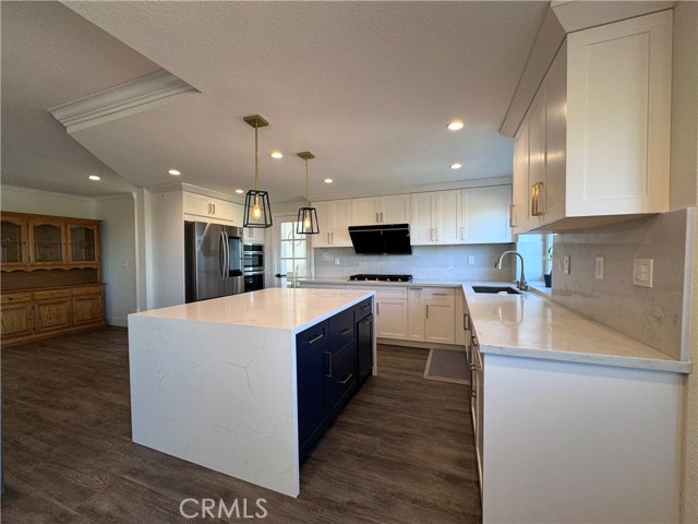 13745 Moonshadow Place, Chino Hills CA: https://media.crmls.org/medias/4e6d262e-1f90-418d-8392-7a612ba73f38.jpg