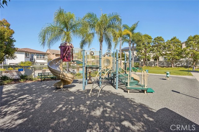 Detail Gallery Image 43 of 50 For 2889 Plaza Del Amo #405,  Torrance,  CA 90503 - 3 Beds | 2/1 Baths