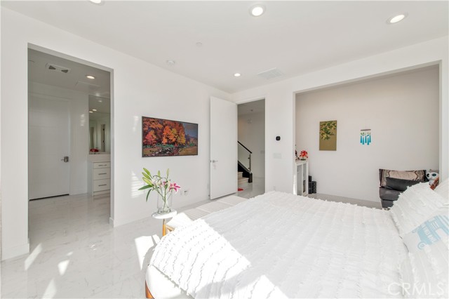 Detail Gallery Image 23 of 39 For 131 Reyes Alley, Lake Forest,  CA 92630 - 5 Beds | 4 Baths