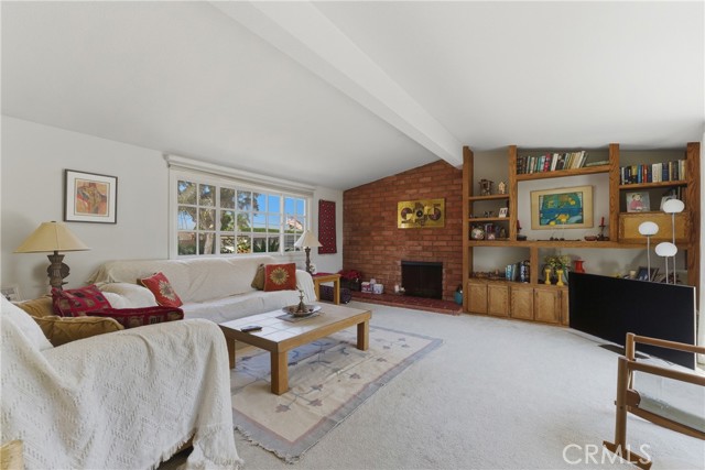 Detail Gallery Image 4 of 42 For 3030 Samoa, Costa Mesa,  CA 92626 - 4 Beds | 3 Baths