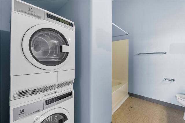 420 S San Pedro Street, Los Angeles CA: https://media.crmls.org/medias/4e6e069f-4f84-4b6e-8861-d9cec57c28b7.jpg
