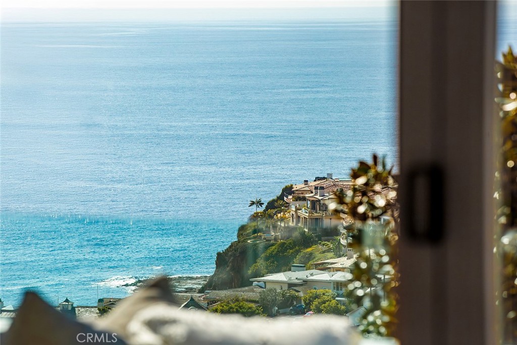 https://media.crmls.org/medias/4e6e23fc-3caf-47c7-b60c-a445ebc615f8.jpg?preset=X-Large