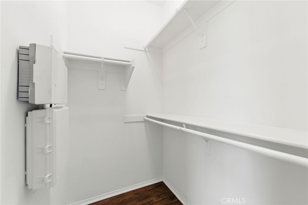 https://media.crmls.org/medias/4e6efd27-c39d-492d-935d-23a54a1ca308.jpg?preset=X-Large