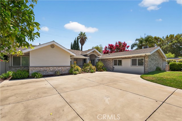 5274 Crebs Avenue, Tarzana CA: https://media.crmls.org/medias/4e6f2fdf-6e2a-4b4b-8103-2d871a1bb28b.jpg
