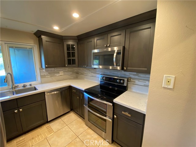 Detail Gallery Image 7 of 27 For 15920 Alta Vista Dr. F, La Mirada,  CA 90638 - 2 Beds | 2 Baths