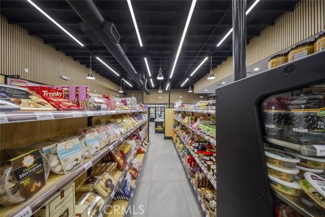 15602 Ventura Boulevard, Encino CA: https://media.crmls.org/medias/4e716799-210c-4ae6-8062-8e5997dfd371.jpg