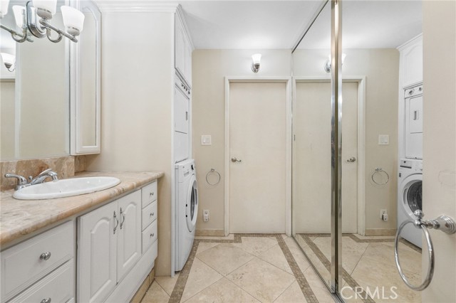 1750 E Ocean Boulevard, Long Beach CA: https://media.crmls.org/medias/4e7210c2-f8b2-4919-87d3-94937d282202.jpg