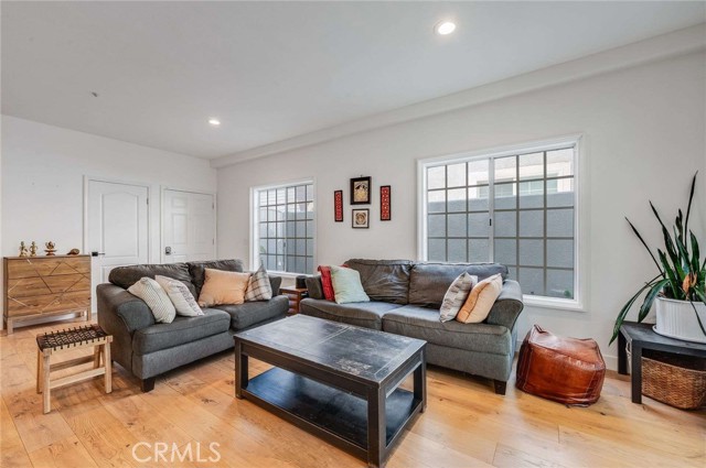 Detail Gallery Image 2 of 24 For 2461 Oneida St #B,  Pasadena,  CA 91107 - 4 Beds | 2/1 Baths