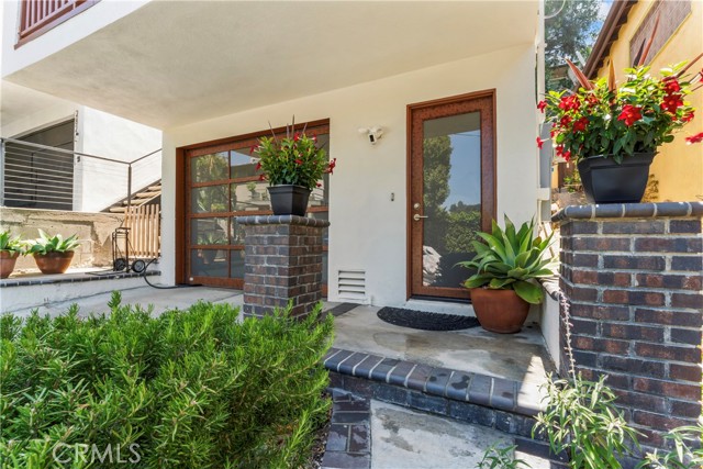 Detail Gallery Image 2 of 42 For 2820 Oak Point Dr, Los Angeles,  CA 90068 - 2 Beds | 1/1 Baths