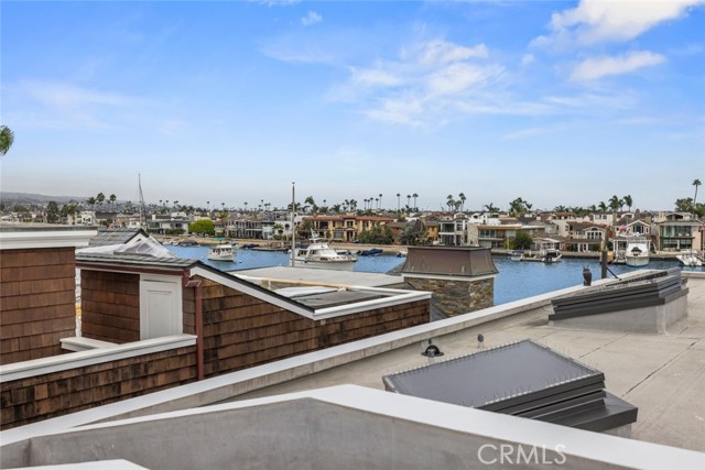 8 Beacon Bay, Newport Beach CA: https://media.crmls.org/medias/4e72e035-23b7-4d0a-a16a-eb05e27674a6.jpg