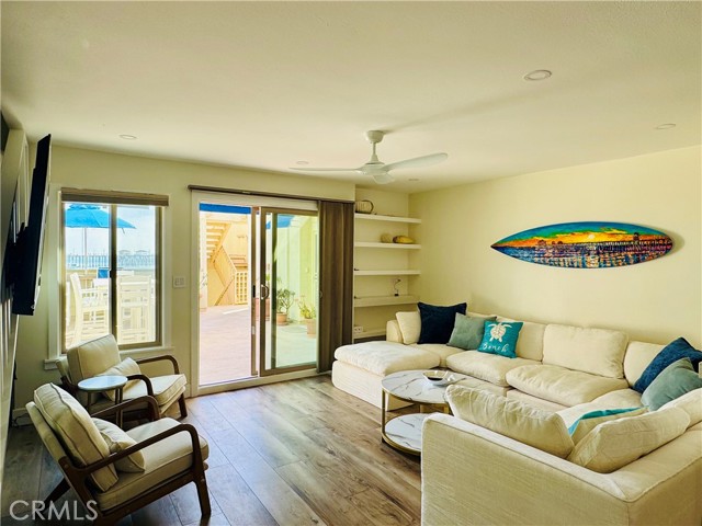 Detail Gallery Image 6 of 25 For 711 Pacific Coast #330,  Huntington Beach,  CA 92648 - 3 Beds | 2 Baths