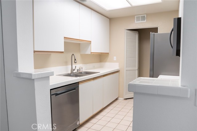 Detail Gallery Image 11 of 44 For 188 Villa Point Drive, Newport Beach,  CA 92660 - 1 Beds | 1 Baths