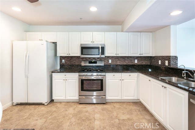 Detail Gallery Image 12 of 24 For 17735 Kinzie St #112,  Northridge,  CA 91325 - 2 Beds | 2 Baths