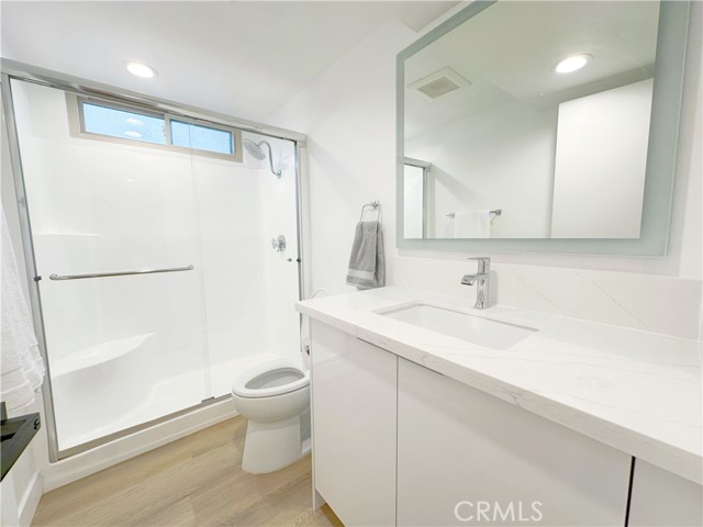 Detail Gallery Image 14 of 21 For 5255 Coldwater Canyon #D,  Sherman Oaks,  CA 91401 - 3 Beds | 3 Baths