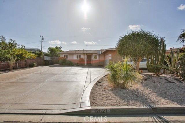 12621 Sweetbriar Drive, Garden Grove CA: https://media.crmls.org/medias/4e75e250-a1e8-4220-a8a5-85c69c0c344c.jpg