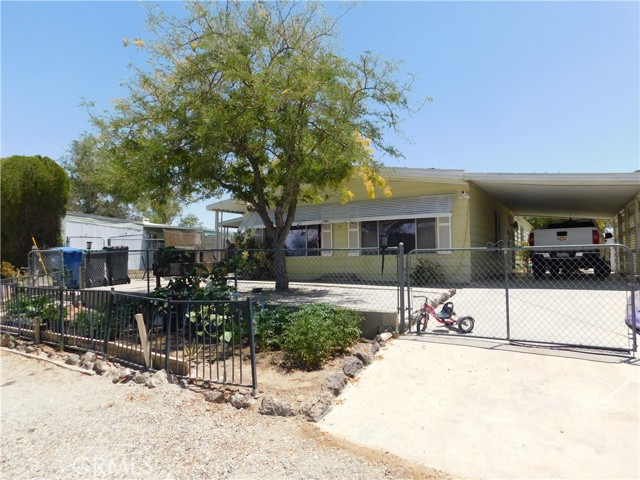 272 Desert Breeze Drive, California City CA: https://media.crmls.org/medias/4e764ae5-0a71-46dd-b655-5aabf4028d6c.jpg
