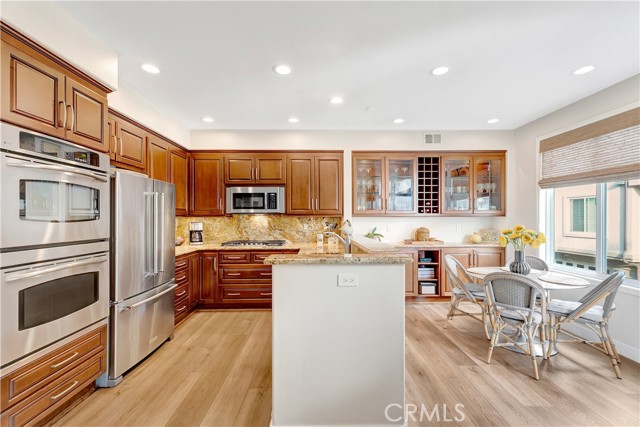 Detail Gallery Image 19 of 59 For 6251 Surfpoint Cir, Huntington Beach,  CA 92648 - 2 Beds | 2/1 Baths