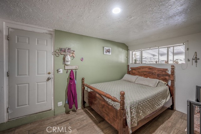 9555 1/2 Hierba Road, Agua Dulce CA: https://media.crmls.org/medias/4e768427-15ed-47db-8566-ae52ab903e62.jpg