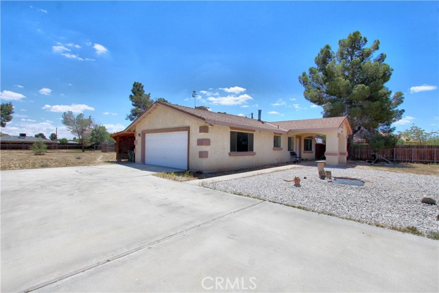 Detail Gallery Image 3 of 20 For 12981 Ojai Rd, Apple Valley,  CA 92308 - 3 Beds | 2 Baths