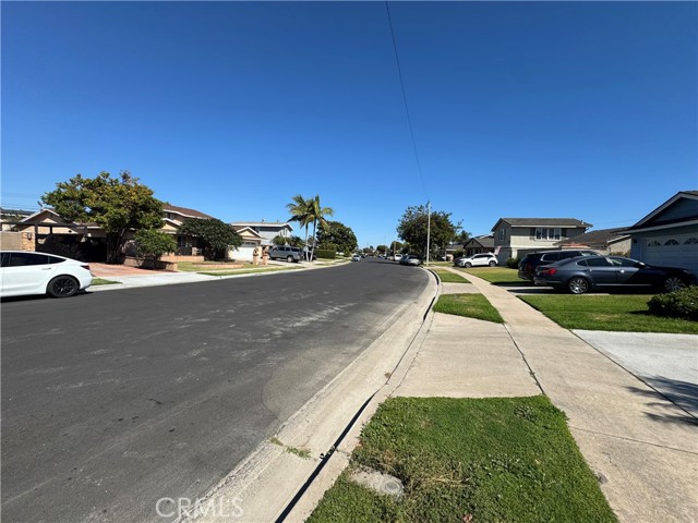 Detail Gallery Image 2 of 20 For 16763 Daisy Ave, Fountain Valley,  CA 92708 - 5 Beds | 3 Baths