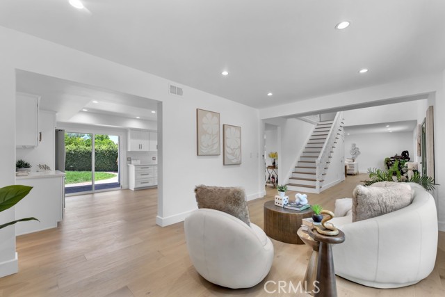 9500 Texhoma Avenue, Northridge CA: https://media.crmls.org/medias/4e77b6f8-0965-47c9-b48a-b0170404a777.jpg