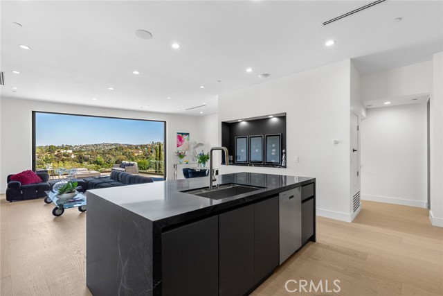 5134 Medina Road, Woodland Hills CA: https://media.crmls.org/medias/4e77fc2a-fa50-4745-b365-6bda3ee8908d.jpg