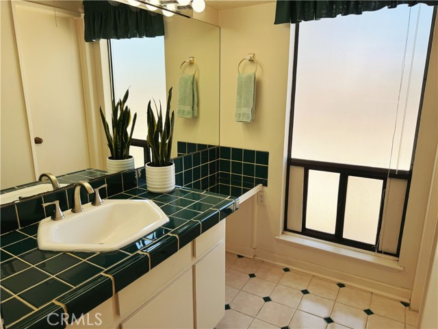 Detail Gallery Image 11 of 19 For 1525 Welldow Ln, Fullerton,  CA 92831 - 3 Beds | 2/1 Baths