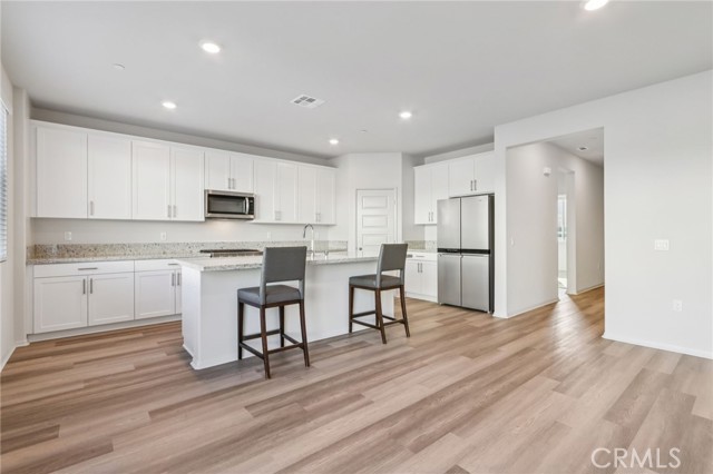 Detail Gallery Image 11 of 38 For 19536 Hanging Rock Rd, Lake Elsinore,  CA 92532 - 4 Beds | 3 Baths