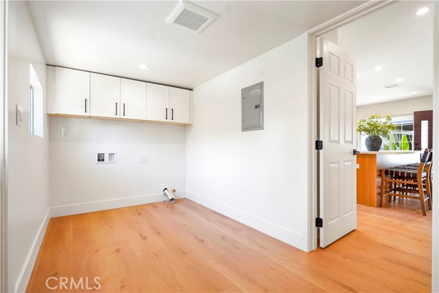 Detail Gallery Image 16 of 55 For 18324 Sylvan St, Tarzana,  CA 91335 - 4 Beds | 2 Baths