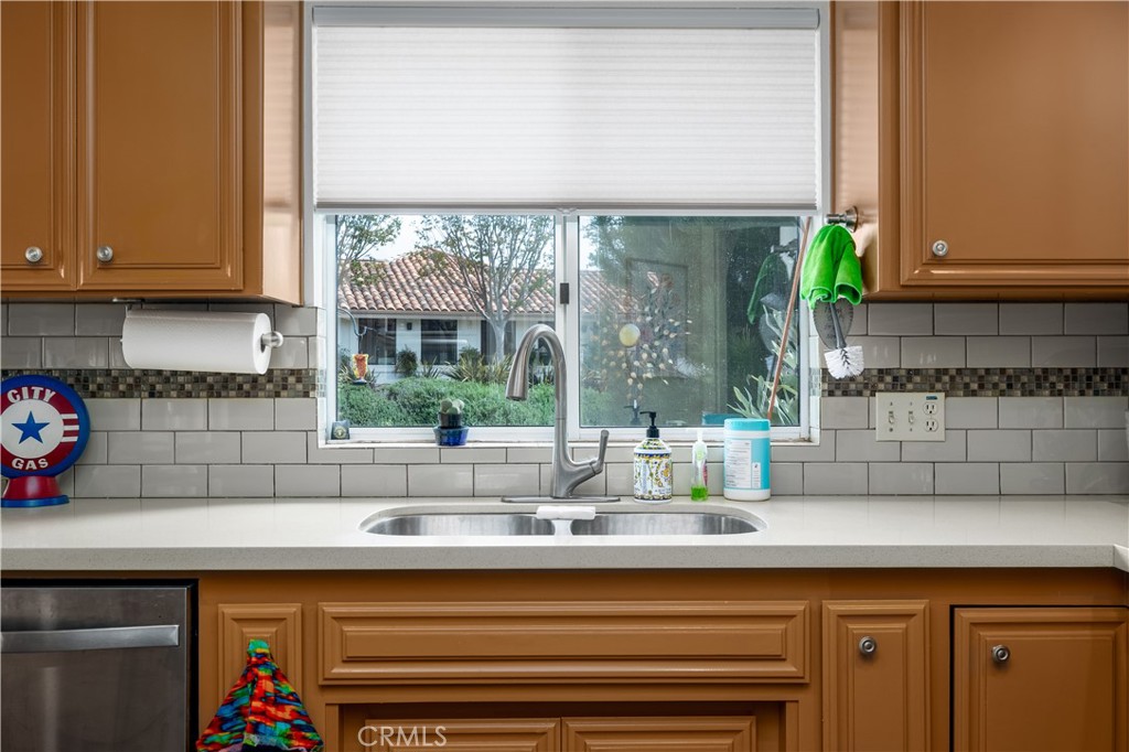https://media.crmls.org/medias/4e7a2a4e-bb95-4f29-9d50-2f4cdde7e554.jpg?preset=X-Large