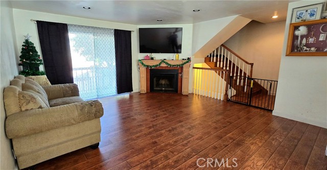 14287 Foothill Boulevard, Sylmar CA: https://media.crmls.org/medias/4e7abb10-46b0-4c60-b6b4-8dee2cb74c25.jpg