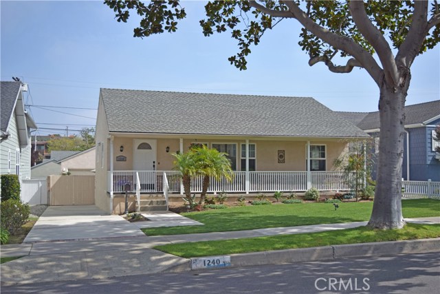 1240 Gertruda Avenue, Redondo Beach, California 90277, 3 Bedrooms Bedrooms, ,1 BathroomBathrooms,Residential,Sold,Gertruda,SB17051742