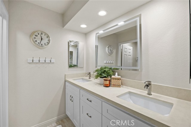 4 Ribera, Irvine CA: https://media.crmls.org/medias/4e7d7928-ac26-4ad4-b717-ae018aa61a17.jpg