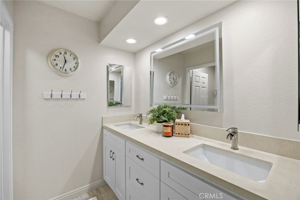 MLS #OC25161685 img 21