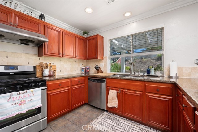 1124 Andrew Lane, Corona CA: https://media.crmls.org/medias/4e7ea1da-27d1-4688-a684-0f70a677d536.jpg