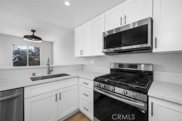 645 Chestnut Avenue, Long Beach CA: https://media.crmls.org/medias/4e7f2d55-386f-4ecb-85eb-cde370a6c828.jpg