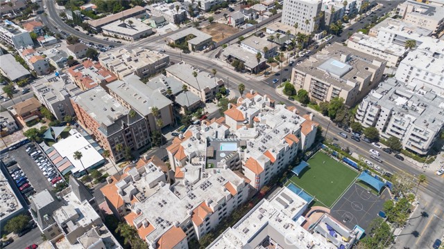 620 S Gramercy Place, Los Angeles CA: https://media.crmls.org/medias/4e7f61e4-afff-4ecf-b765-e8b1f82c5425.jpg