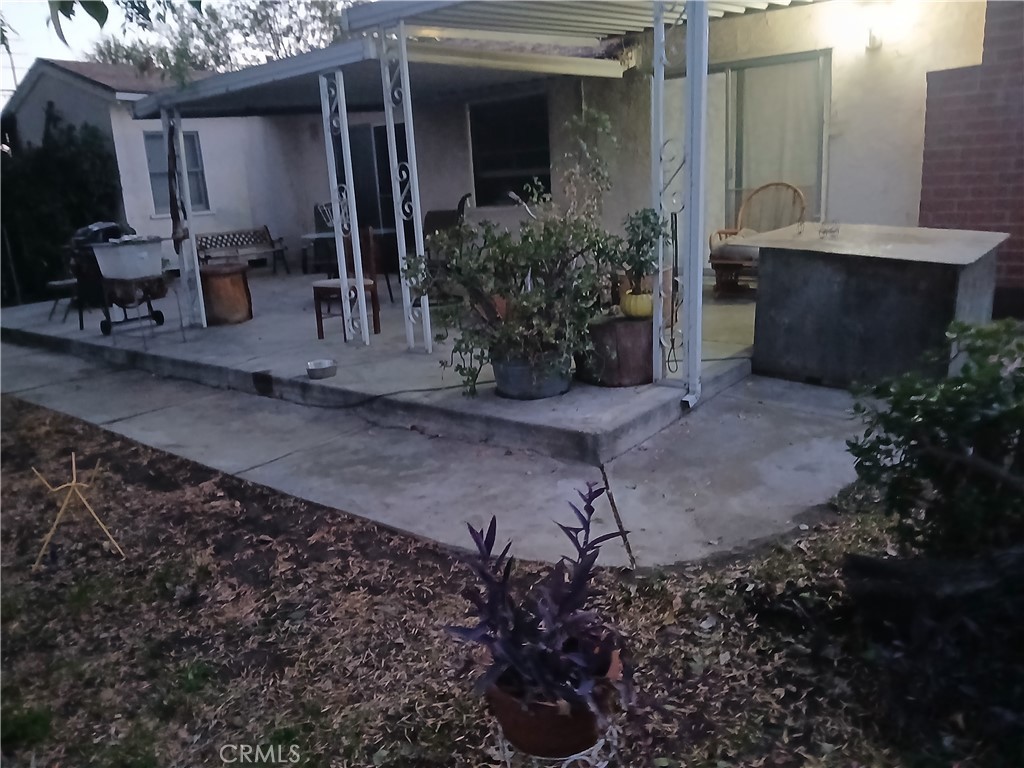 https://media.crmls.org/medias/4e80eeea-9feb-4796-8944-53b4d0a78250.jpg?preset=X-Large