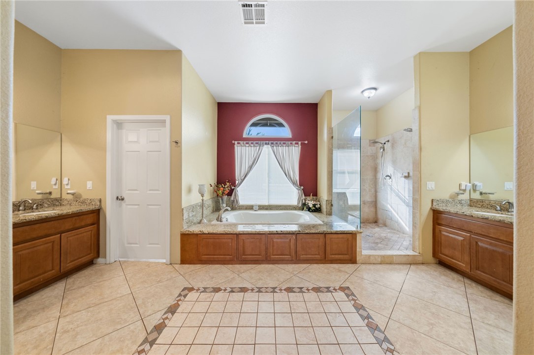 Detail Gallery Image 21 of 49 For 1170 N Palm Ave, Hemet,  CA 92543 - 4 Beds | 3/1 Baths