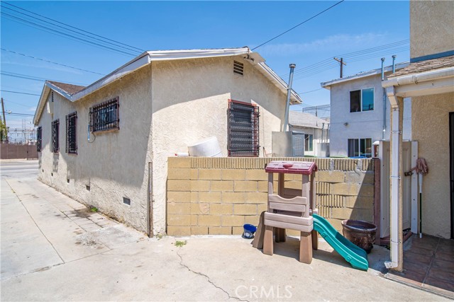 1142 E Century Boulevard, Los Angeles CA: https://media.crmls.org/medias/4e817135-7f0e-415b-a463-d5148460c7bc.jpg