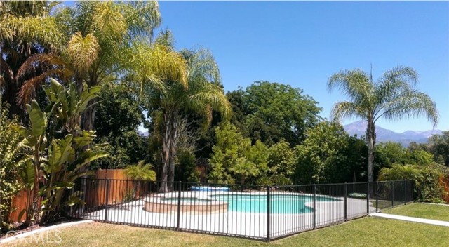 Detail Gallery Image 23 of 25 For 43 Valencia Ln, Redlands,  CA 92374 - 5 Beds | 3/1 Baths