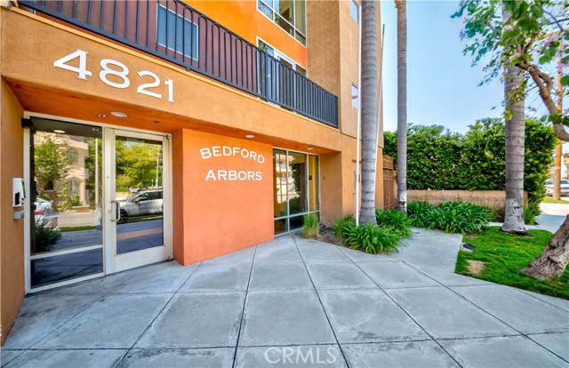 Detail Gallery Image 1 of 24 For 4821 Bakman Ave #206,  North Hollywood,  CA 91601 - 3 Beds | 3 Baths