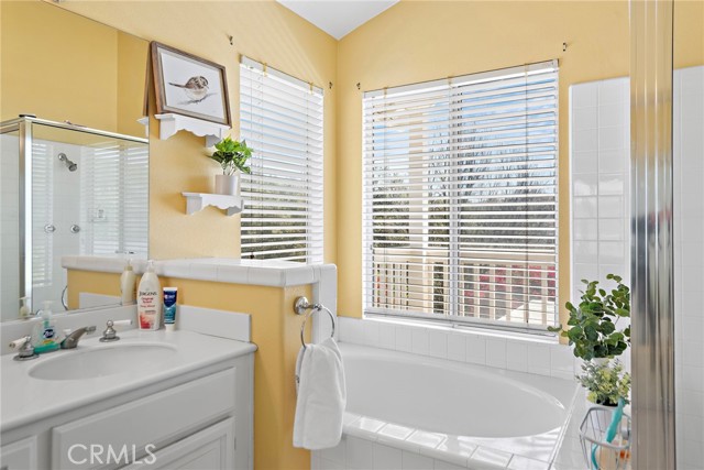 10 Cambridge Court, Coto de Caza CA: https://media.crmls.org/medias/4e839fec-8a1f-45ba-916f-1ea22467dda7.jpg