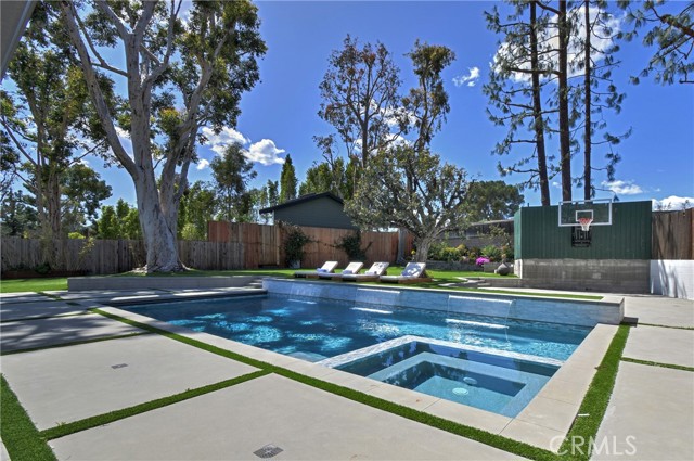 4751 Del Moreno Drive, Woodland Hills CA: https://media.crmls.org/medias/4e85349d-c3fb-4e1e-9028-fcdcecfff6d2.jpg