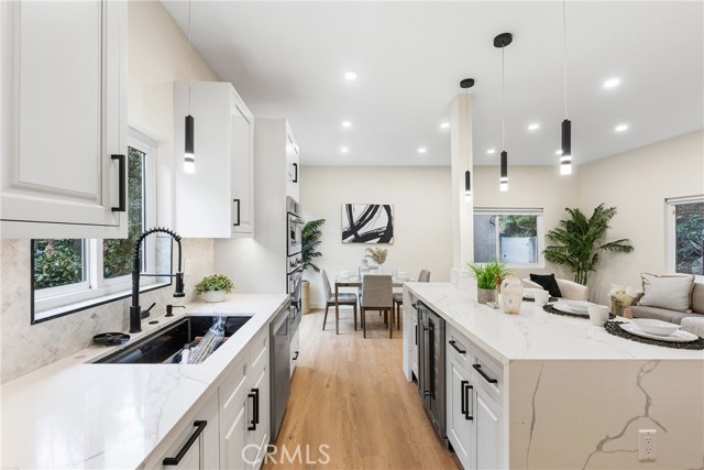 8010 Padre Lane, Los Angeles CA: https://media.crmls.org/medias/4e866f1c-6808-4f5f-b7b3-ee339e41d748.jpg